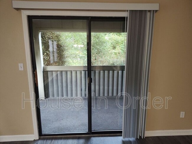 Building Photo - 301 Abbey Cir