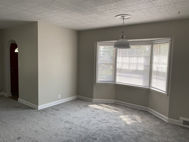 Building Photo - 1853 S 50th St