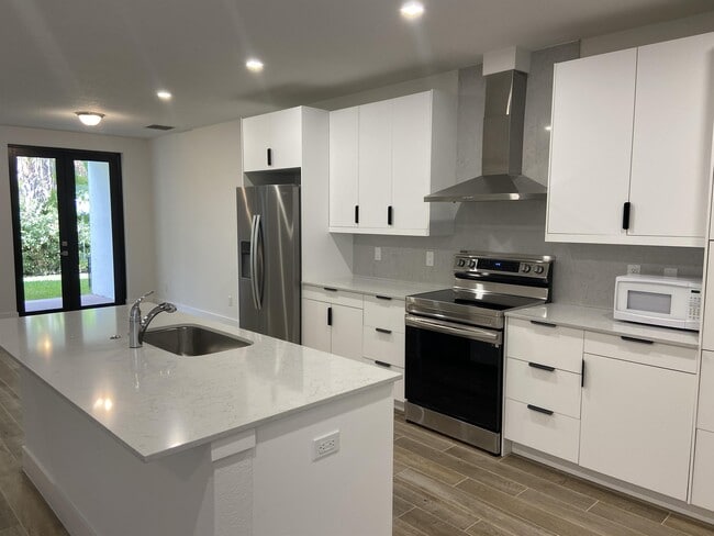 Building Photo - 365 Bella Sol Way