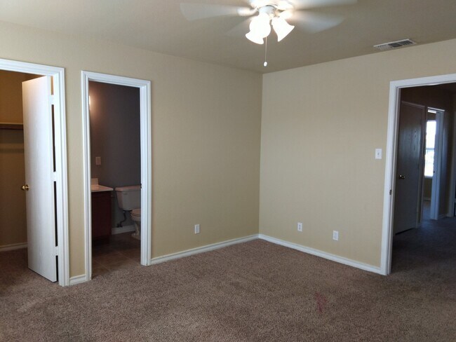 Building Photo - COMING SOON! 3 Bedroom/ 2.5 Bath Townhome