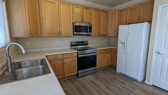 Building Photo - LOVELY TWO STORY HOME IN THE RANGE AT SPRI...