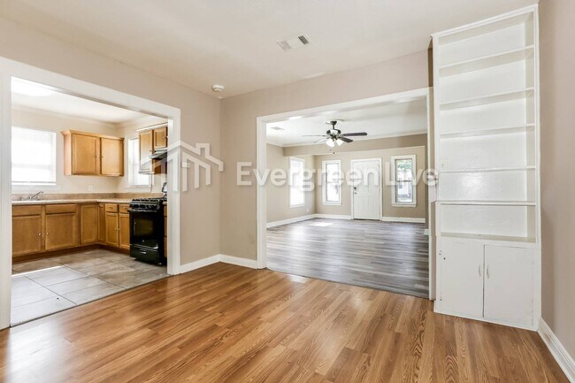 Building Photo - 5112 W 30th St