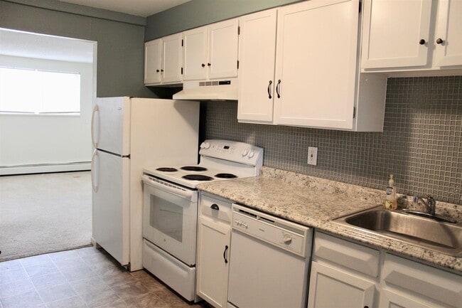 Building Photo - Spacious 2-Bedroom, 1-Bathroom Apartment in a Quiet Longmont 4-Plex! Available NOW!