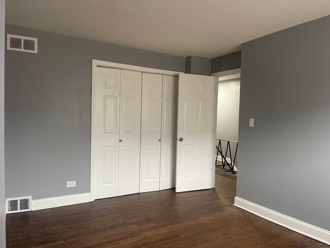 Building Photo - 9463 Niles Center Rd