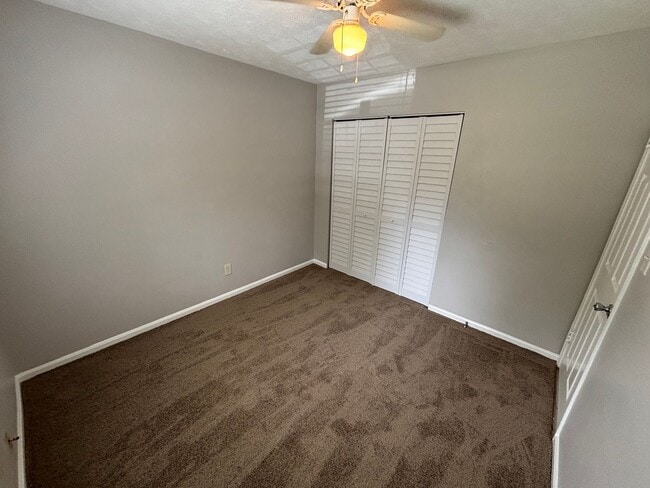 Building Photo - Beautiful 3 Bedroom Townhouse!