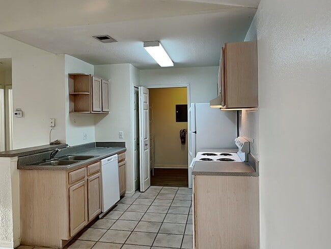 Building Photo - 7630 Pissarro Dr