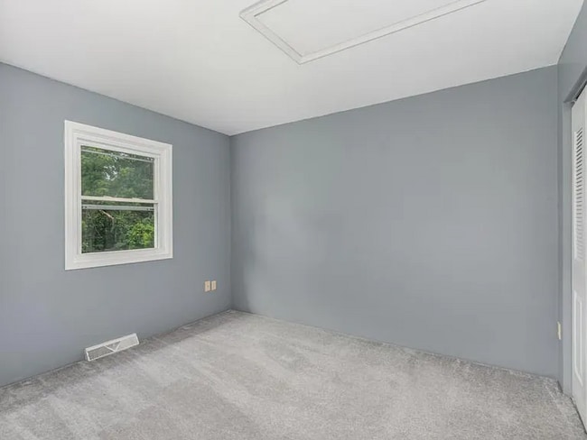 Building Photo - This charming house offers a cozy and comfortable living space.