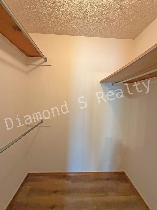 Building Photo - Cute and Clean 3-Bedroom Home Available in Southwest Spfd