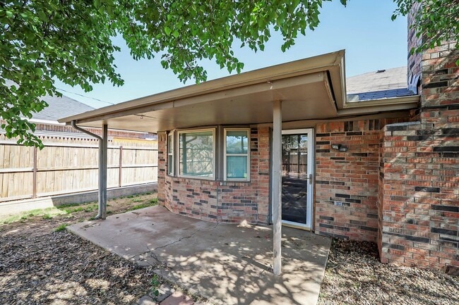 Building Photo - Beautiful 4 bedroom rental in Puckett West!