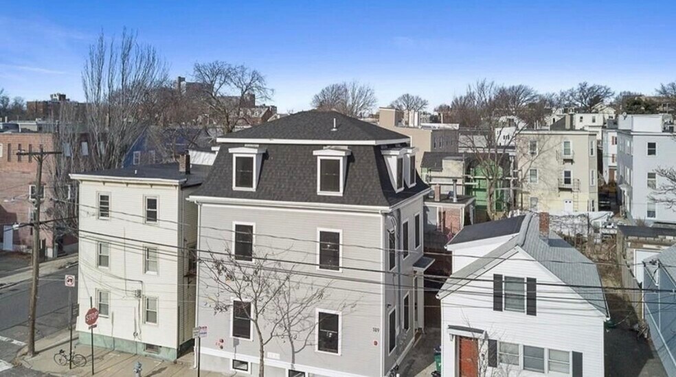 Building Photo - 189 Charles St