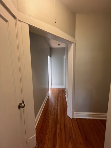 Building Photo - 3222 N Karlov Ave