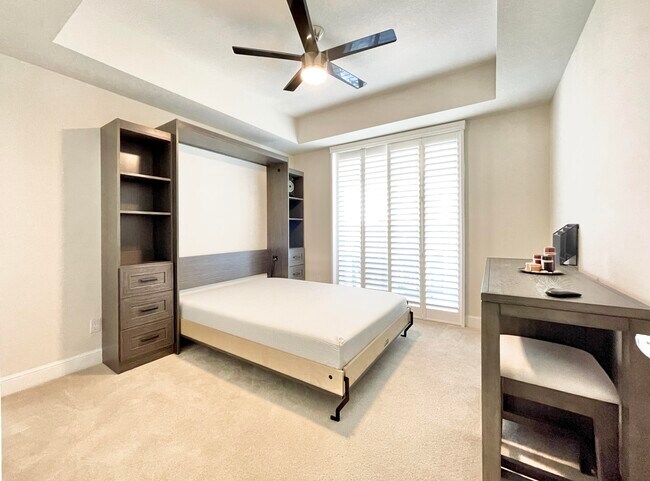 Building Photo - 1044 Bay Colony Dr S