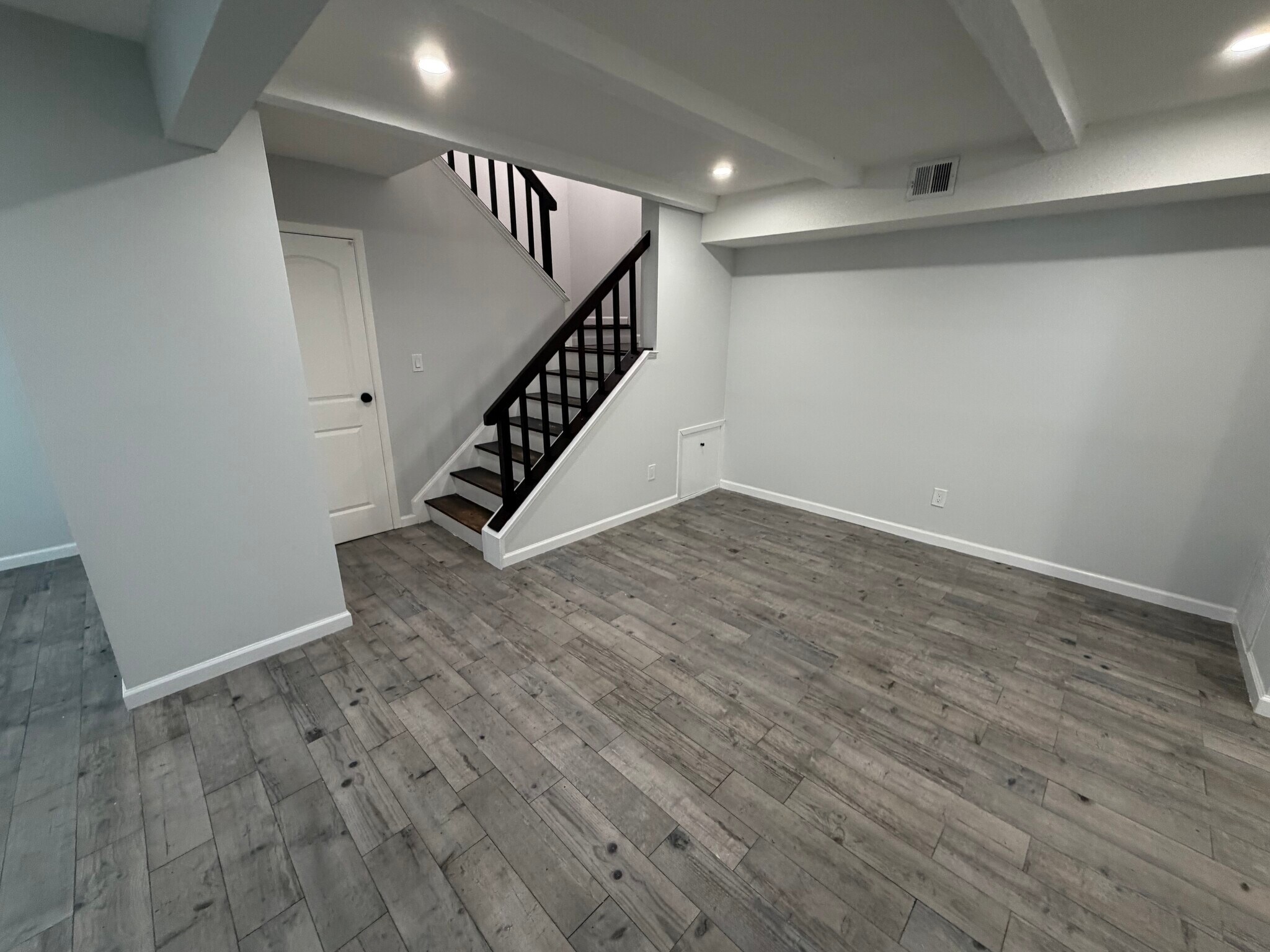 Building Photo - 203 Springmeadow Dr