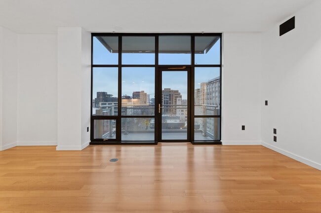 Building Photo - Exquisite 1BD/1.5BTH Condo Unit in the Pea...