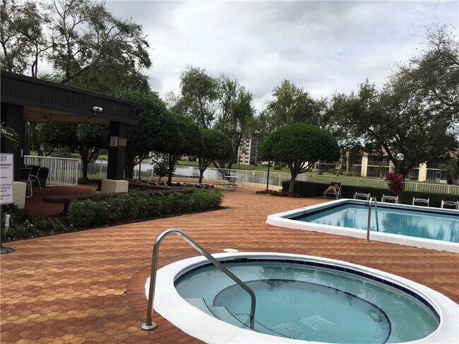 Building Photo - 2059 SW 15th St