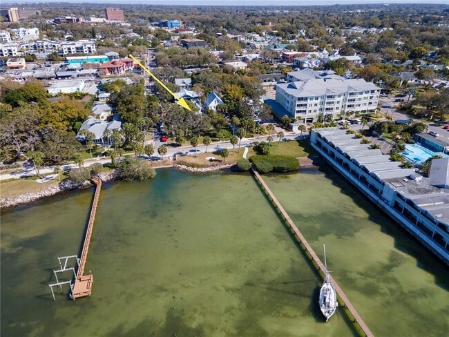 Building Photo - 835 Victoria Dr