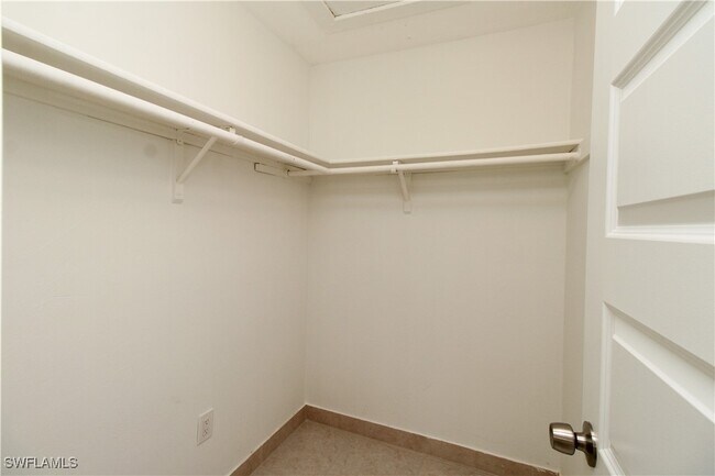 Building Photo - 615 108th Ave N