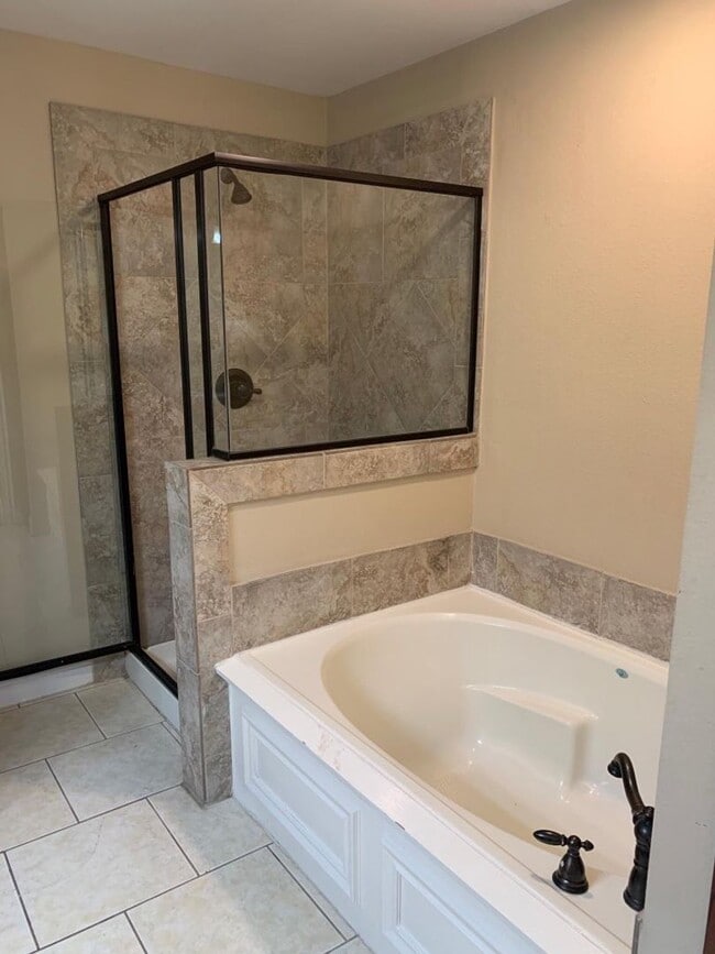Building Photo - 1305 Halcyon Pl