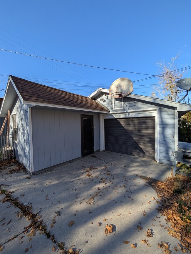 Building Photo - 225 N Main St