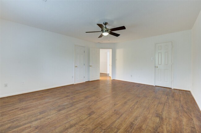 Building Photo - 16464 Beewood Glen Dr