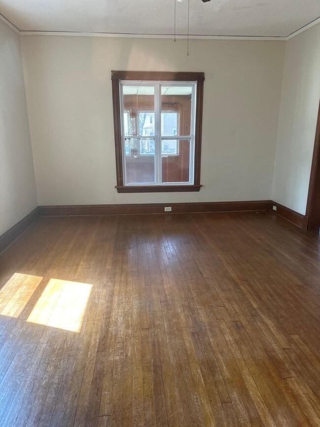 Building Photo - 3 bedroom house