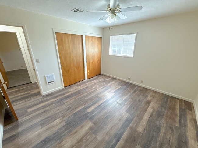 Building Photo - 3 Bedroom, 2.5 Bath House