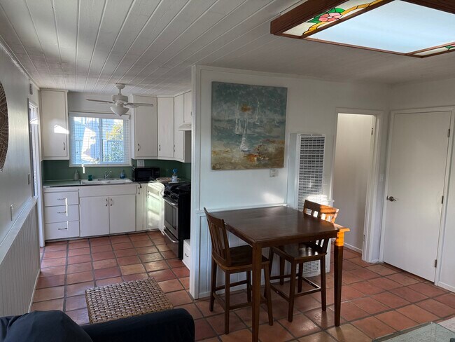 Building Photo - 110 W El Portal