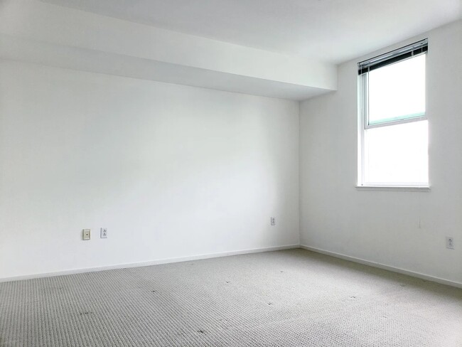 Building Photo - 8100 Oceanview Terrace