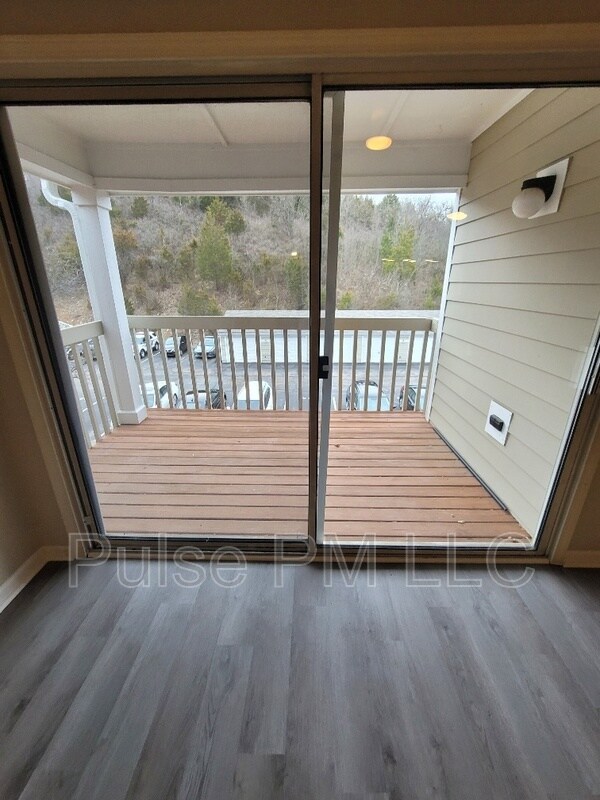 Building Photo - 440 Lakeview Dr