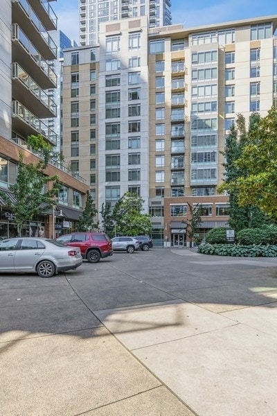 Building Photo - 900 Lenora St
