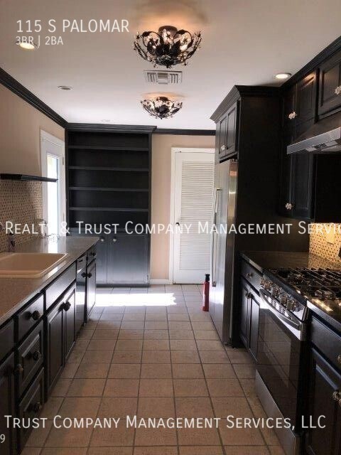Building Photo - 115 S Palomar Dr