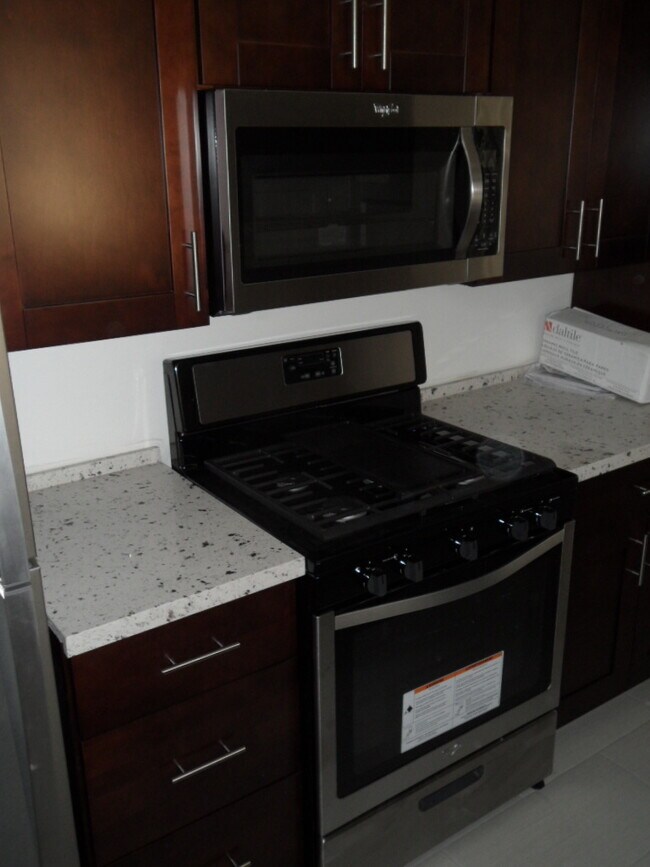 Building Photo - 5008 W 58th Pl