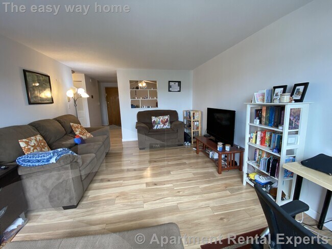 Building Photo - 94 Beacon St