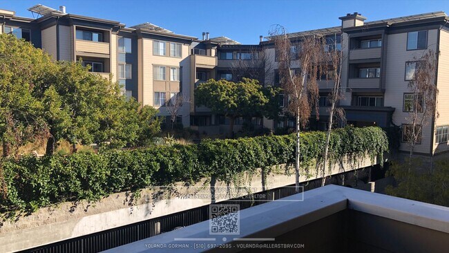 Building Photo - Charming One bedroom with Private terrace.