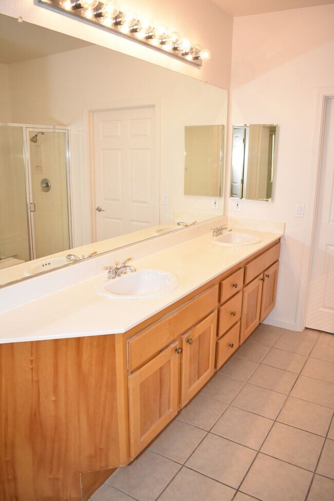 Building Photo - 469 Anacapa Dr