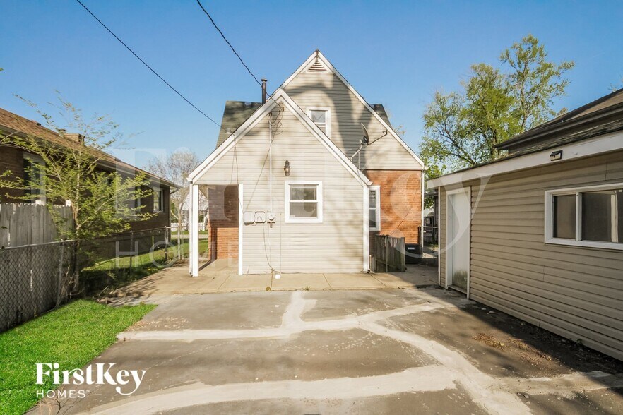 Building Photo - 15006 Avers Ave