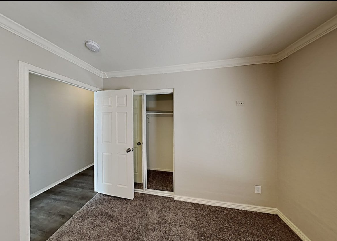 Building Photo - 650 Laura Dr