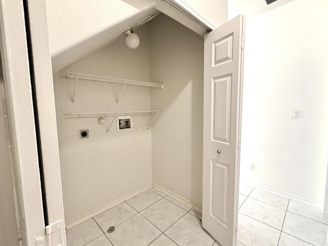 Building Photo - 14911 Elkton Dr