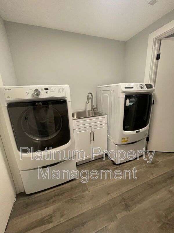 Building Photo - 3828 Donaldson Dr