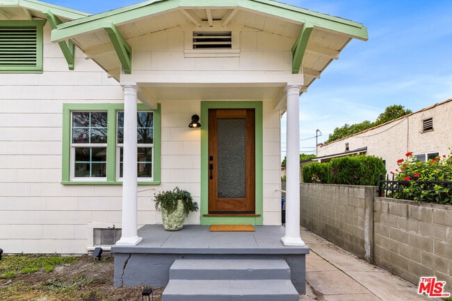 Building Photo - 614 Romulo St