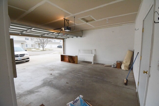 Building Photo - Spacious 2 Bed, 2 Bath Townhome with Attached Garage Available Now!