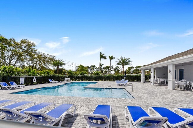 Building Photo - 4519 Hollister Ave