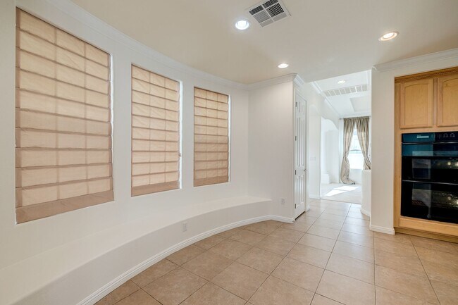 Building Photo - Beautiful 4Bd, 4Bth home in Guard Gated Community near Tivoli Village.