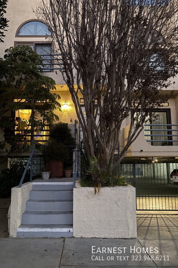 Building Photo - 2540 S Centinela Ave