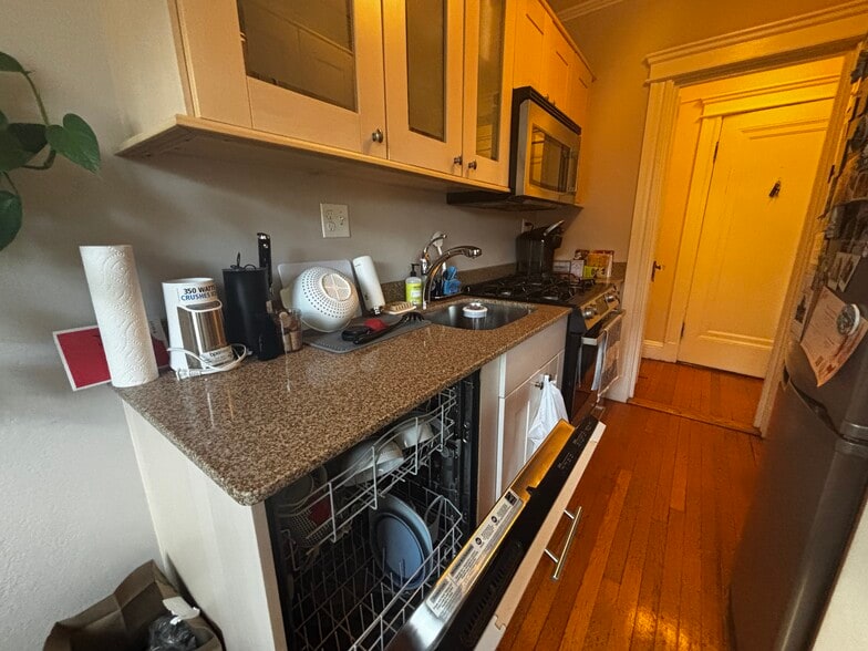 Building Photo - 110 Riverway