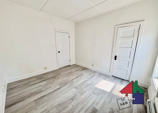 Building Photo - 94 Malletts Bay Ave