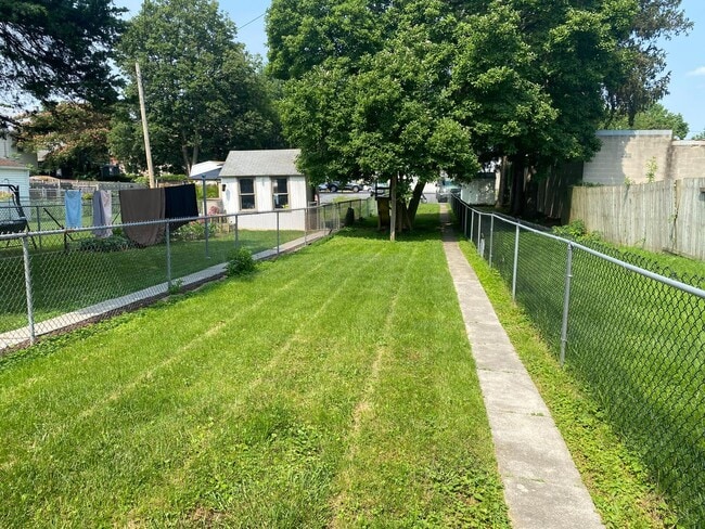 Building Photo - 3 Bedroom, 2 Bath Home in Manheim - Fenced...