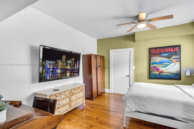 Building Photo - 314 NE 26th Terrace