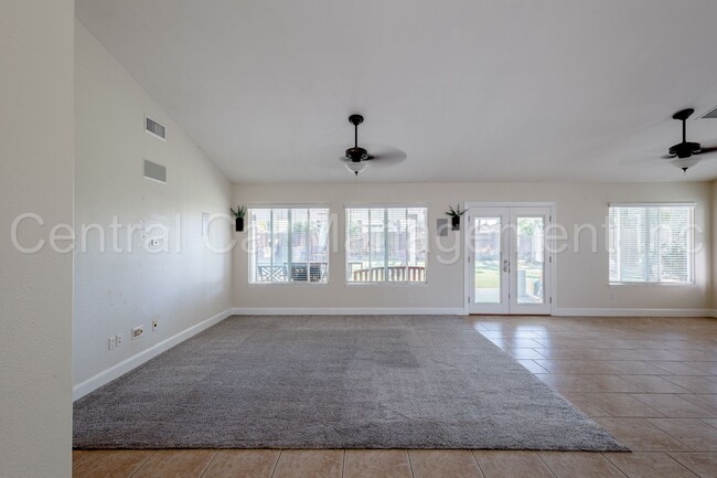 Building Photo - 3 Bedroom/2 Bath Home with Paid Solar and ...