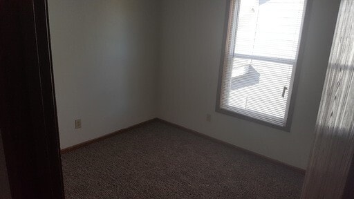 Building Photo - 3 Bed 2.5 Bath 2 Car Garage Split Duplex- ...